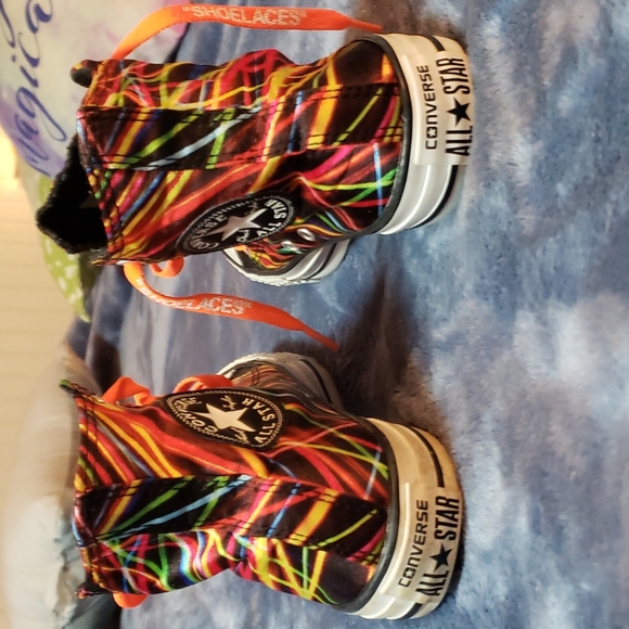 Chuck Taylor Converse - Picture 5 of 6